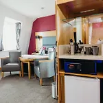 Szálloda Crown By Compass Hospitality