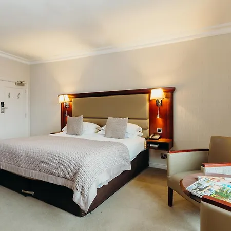 Crown By Compass Hospitality 4*