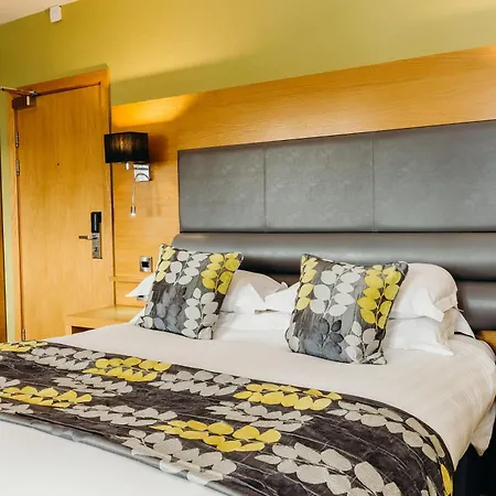 Crown By Compass Hospitality Hotel 4*