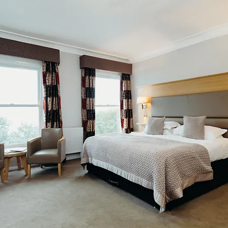 Hotell Crown By Compass Hospitality 4*