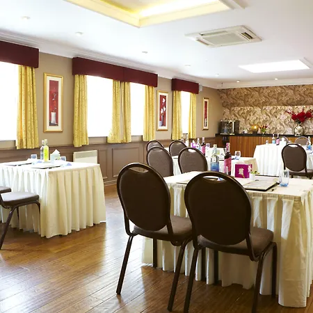 Hotell Crown By Compass Hospitality 4*