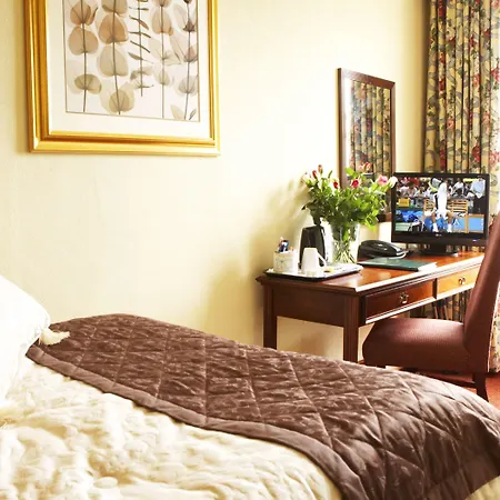 Crown By Compass Hospitality 4*