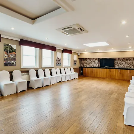 Hotel Crown By Compass Hospitality 4*