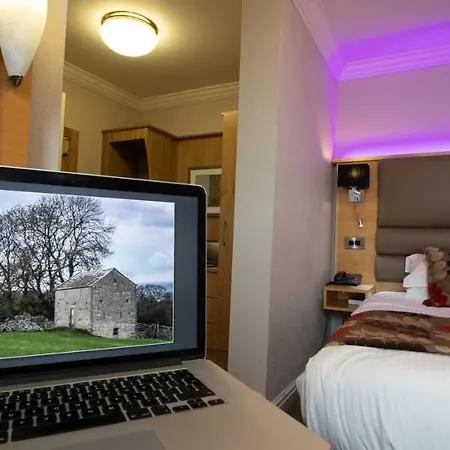 Hotell Crown By Compass Hospitality 4*