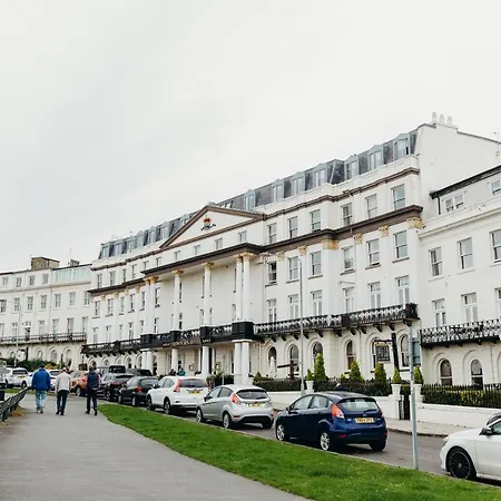 Crown By Compass Hospitality Hotell
