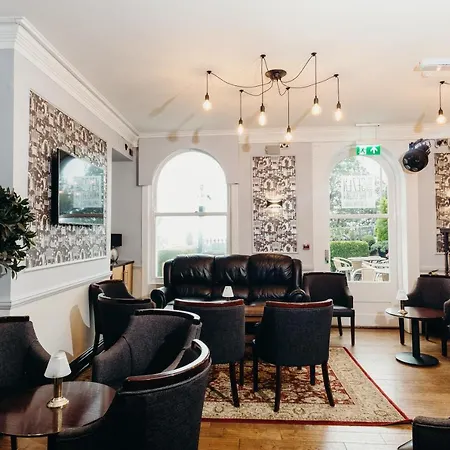 Crown By Compass Hospitality Hotell