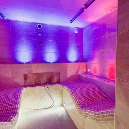 Hotell Crown By Compass Hospitality 4*
