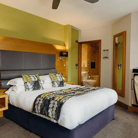 Hotel Crown By Compass Hospitality