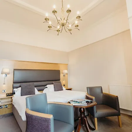 Crown By Compass Hospitality סקארבורו