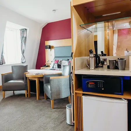 מלון Crown By Compass Hospitality