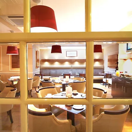 מלון Crown By Compass Hospitality סקארבורו