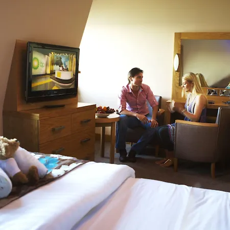 מלון Crown By Compass Hospitality