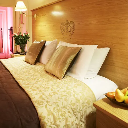 Crown By Compass Hospitality מלון