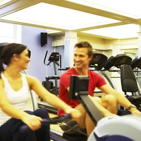 Crown By Compass Hospitality 4* סקארבורו