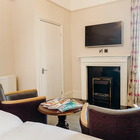 Crown By Compass Hospitality מלון סקארבורו