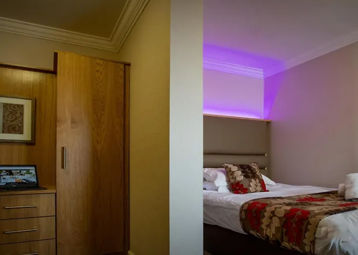 Hotel Crown By Compass Hospitality