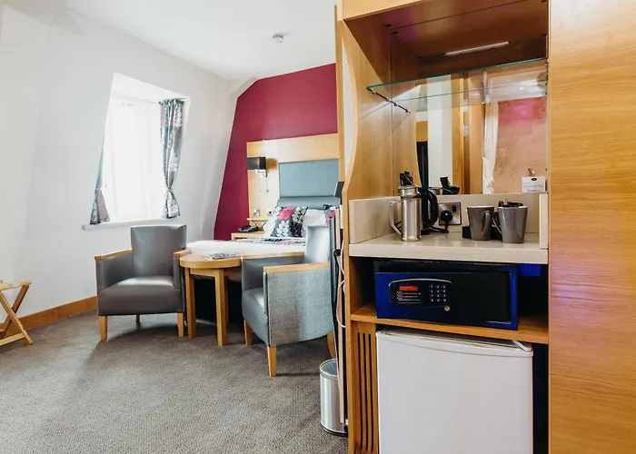 Hotel Crown By Compass Hospitality