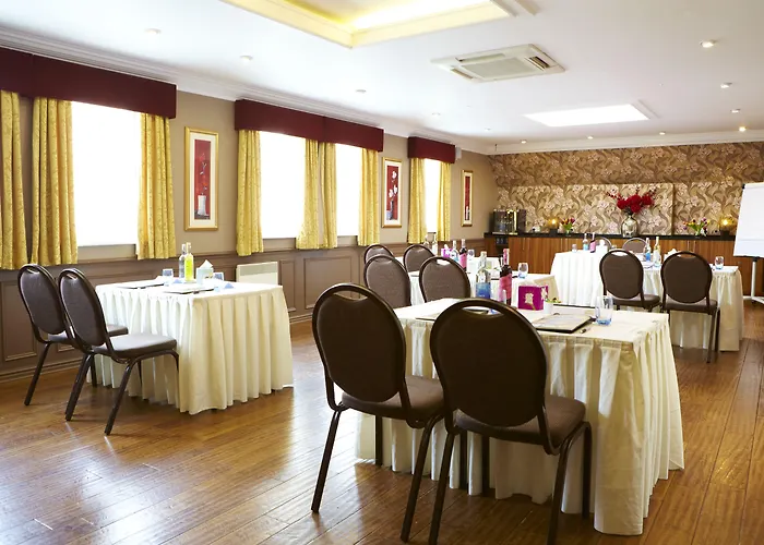 Hotel Crown By Compass Hospitality 4*