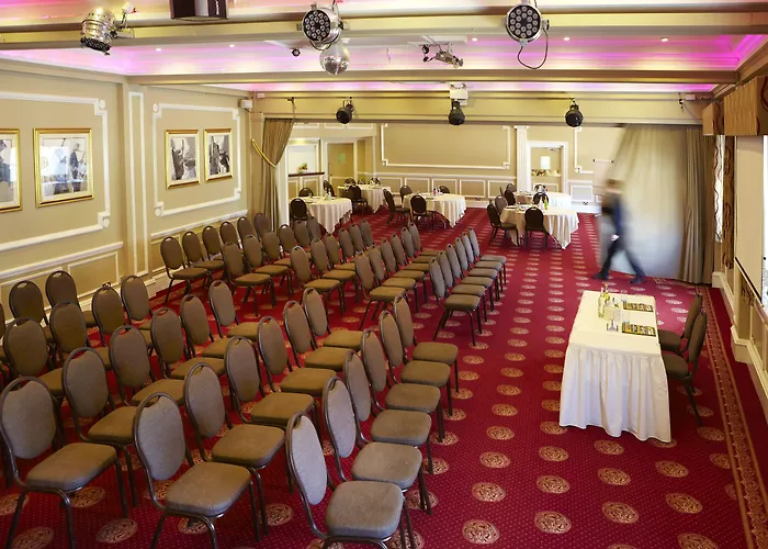 Crown By Compass Hospitality 4*