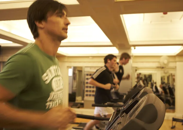 Hotel Crown By Compass Hospitality