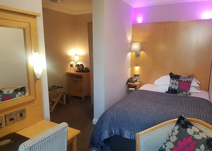 Hotel Crown By Compass Hospitality