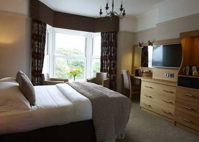 Hotel Crown By Compass Hospitality