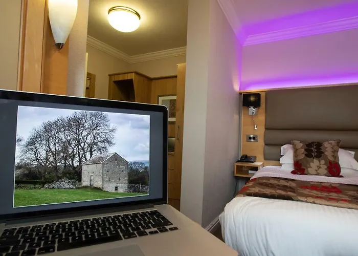 Hotel Crown By Compass Hospitality 4*