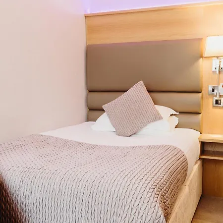 Crown By Compass Hospitality سكرابورو