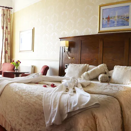 Crown By Compass Hospitality 4* Σκάρμπορο