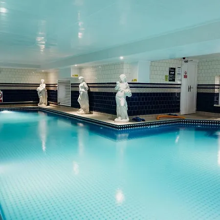 Otel Crown By Compass Hospitality 4*